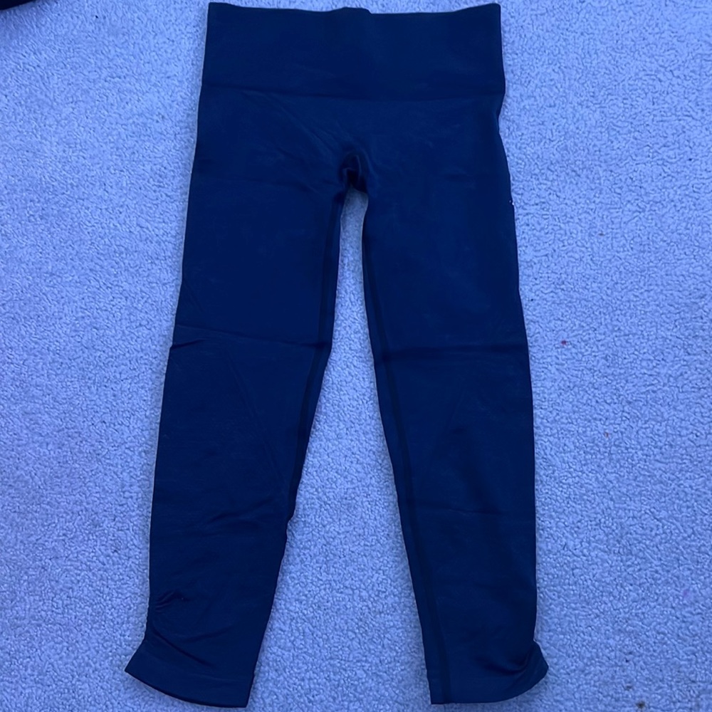 Lulu lemon cropped dark blue leggings, size 2
